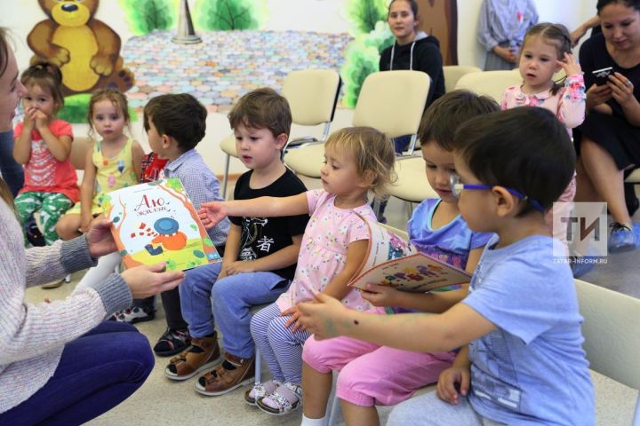 Тәрбияче яшь ярымлык баланы урамда онытып калдырган