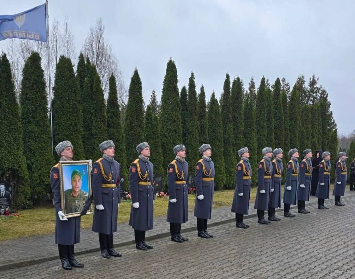 Чаллы егете, Россия Героен соңгы юлга озаттылар