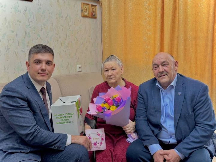 Чаллы гаиләләренә  – мэрдан бүләк