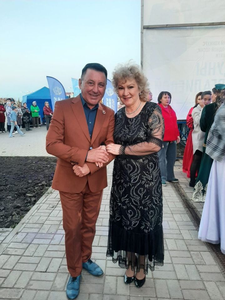 Баянчы, җырчы Фәнилә Салихова халык артистларын шаккаттырган