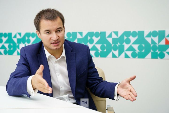 Ринат Садыйков «Алтын каләм» яшьләр журналистика фестивалендә катнашучылар белән очрашты