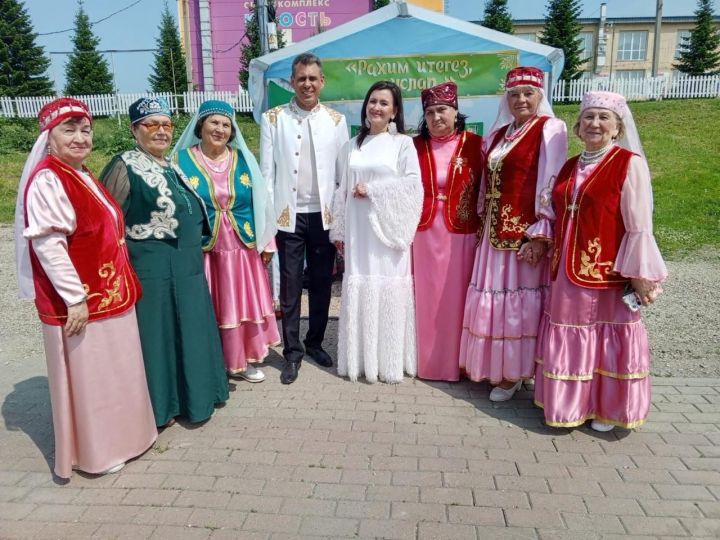 Автор-башкаручы Флүрә Талипова: «Гармунны сүтмичә самолетка утыртмадылар»