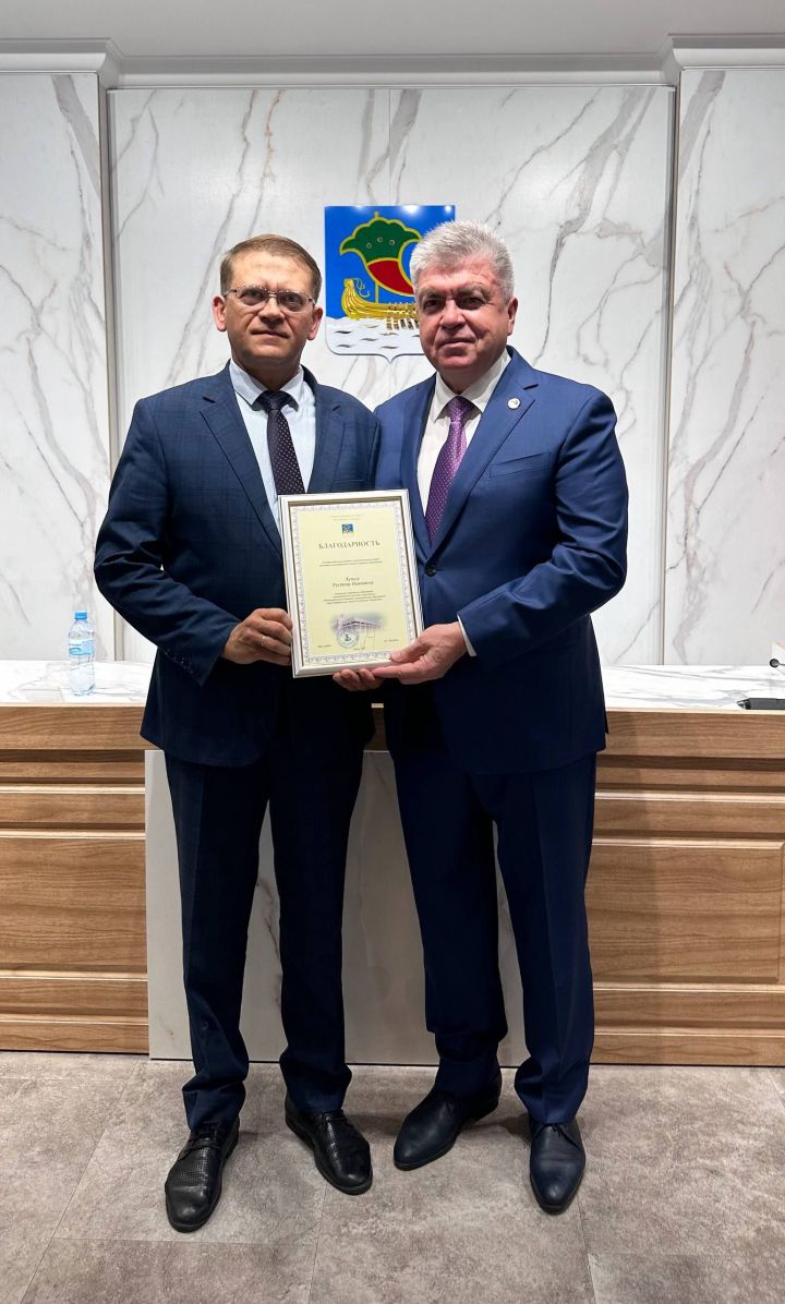Мәгариф идарәсенең экс-җитәкчесе Рөстәм Хуҗин кая китте?