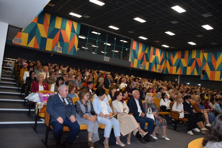 “Буллинг” түгел, “көч куллану”, “толерантлык түгел”, «хөрмәт итү»