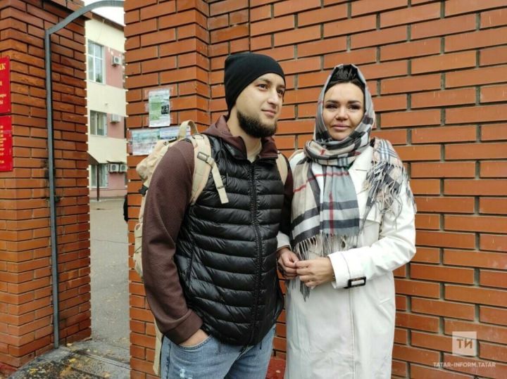Иркә ире Артурның ни белән шөгыльләнүен әйтте