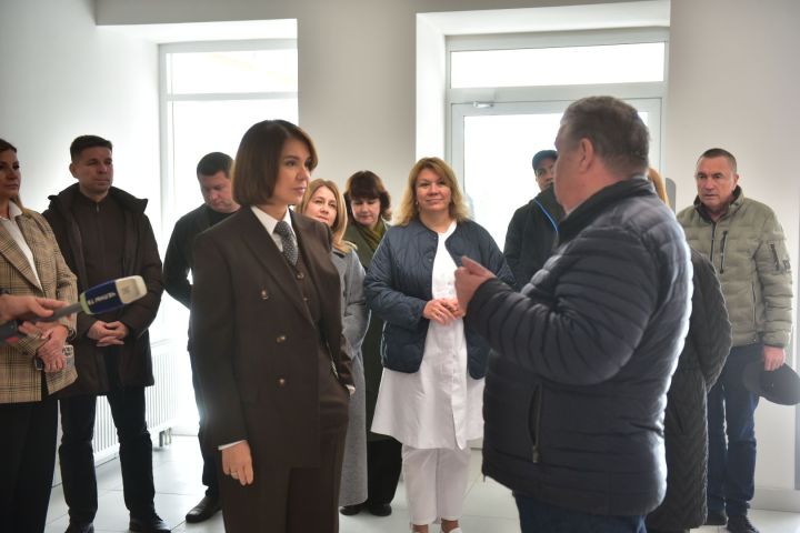 Депутатлар Чаллыда офтальмология клиникасында капиталь ремонт барышын карадылар