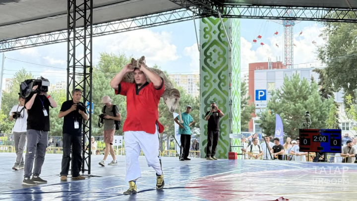 Чаллы көрәшчесе Радик Сәләхов федераль Сабан туе батыры булды