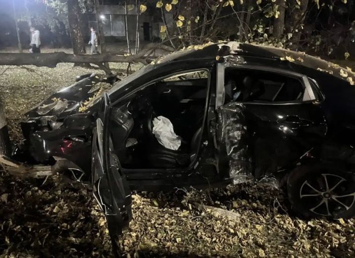 Авариядә 21 яшьлек егет һәм аның пассажиры имгәнде