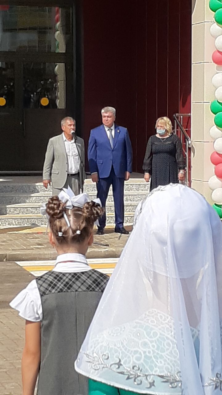 Татарстан Президенты Рөстәм Миңнеханов 14 нче гимназияне ачу тантанасында катнашты (анонс)+фотолар)