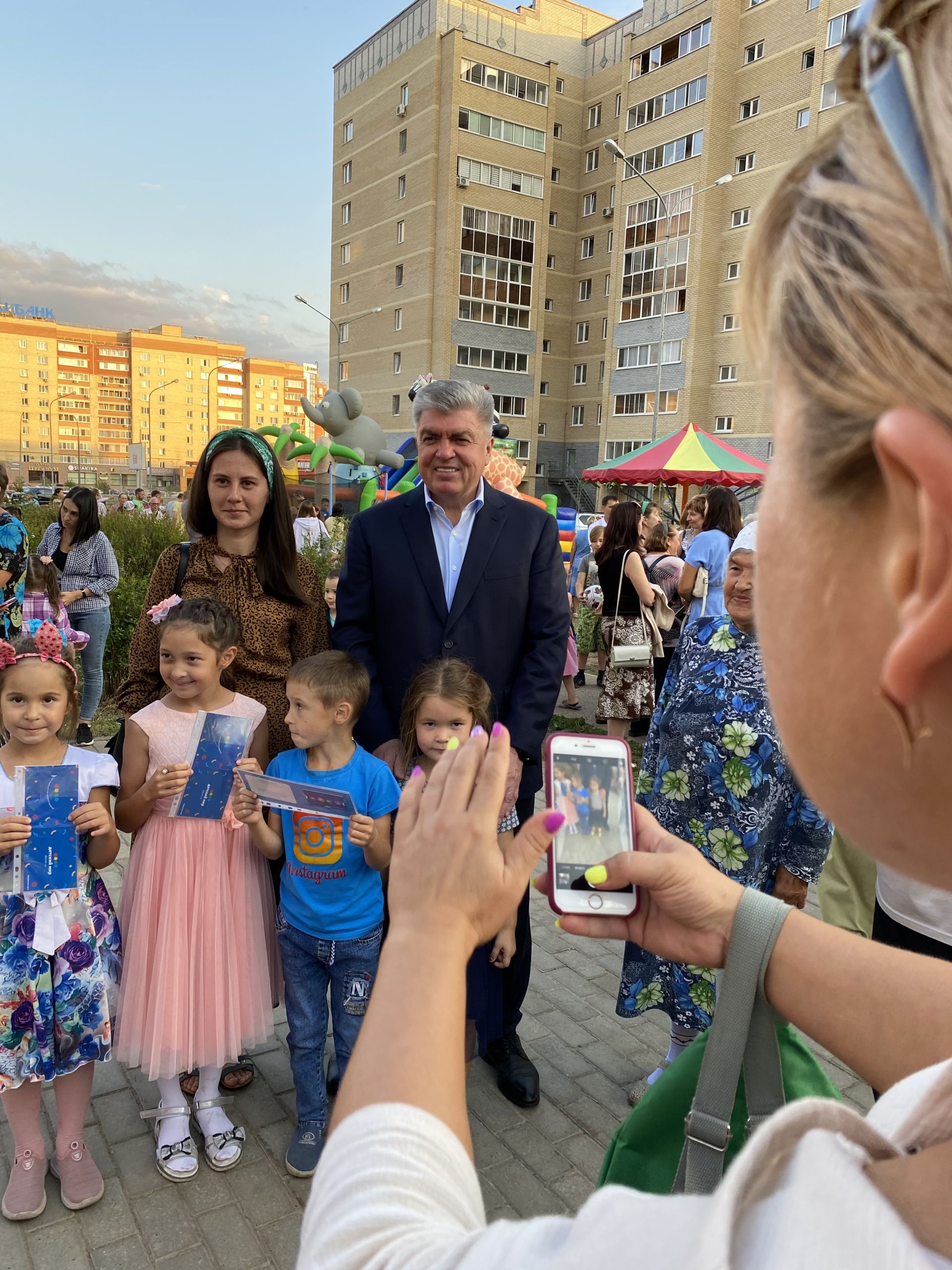 Чаллының 32нче комплексында ишегалды бәйрәме узды, бүген Титов исемендәге сквер территориясендә бәйрәм оештырыла (+фотолар)