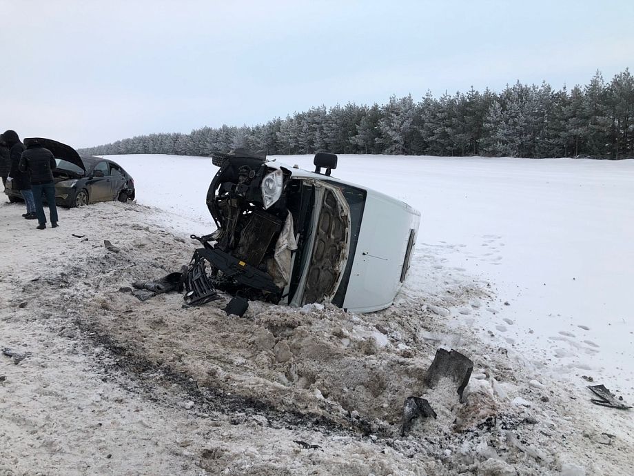 Чаллы-Сарман юлында пассажир автобусы катнашында авария булды - фотолар