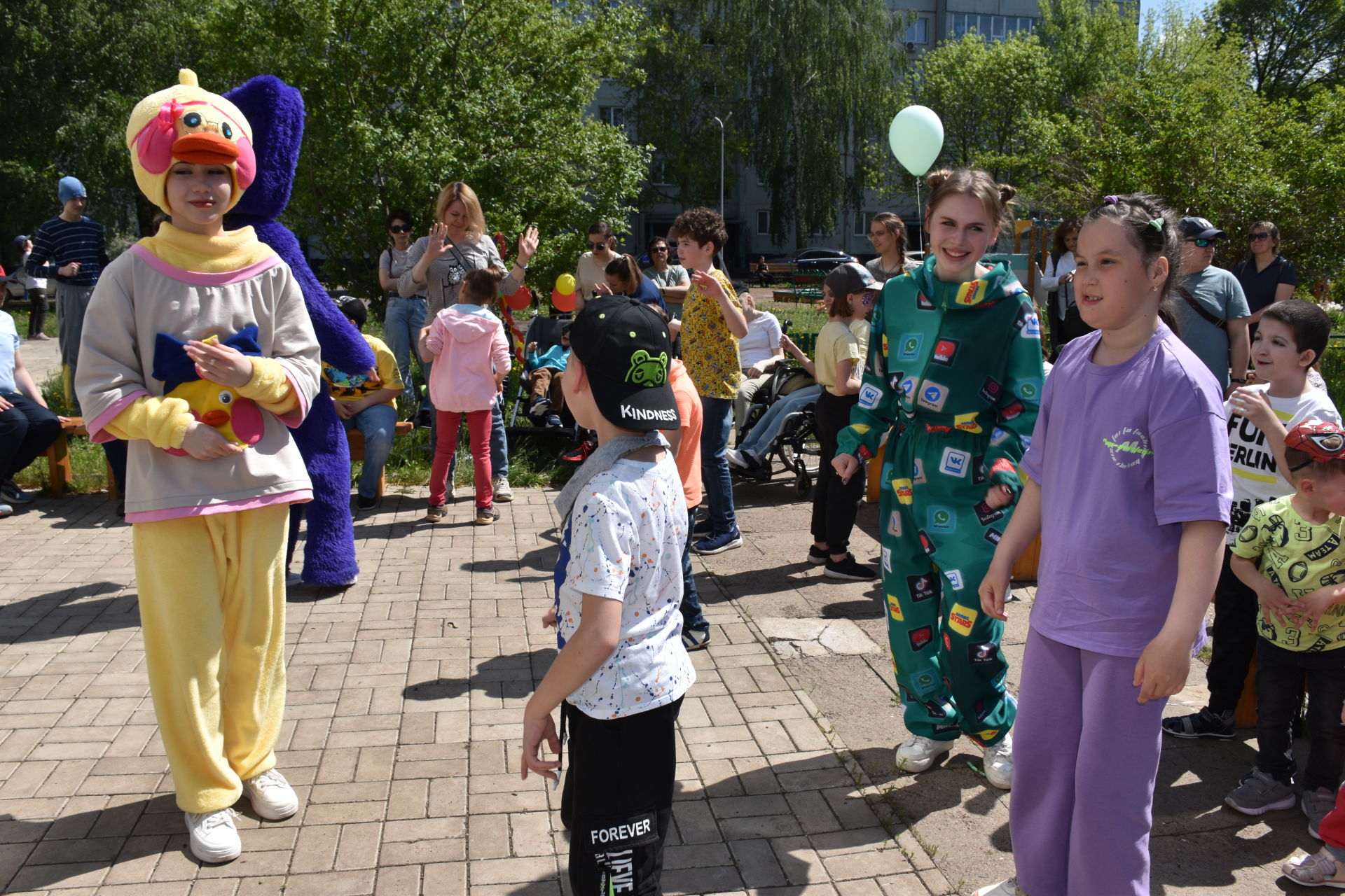 Сәламәтлекләре чикле балалар янына Хагги Вагги белән Лалафанфан үрдәге килде – ФОТОРЕПОРТАЖ, ВИДЕО