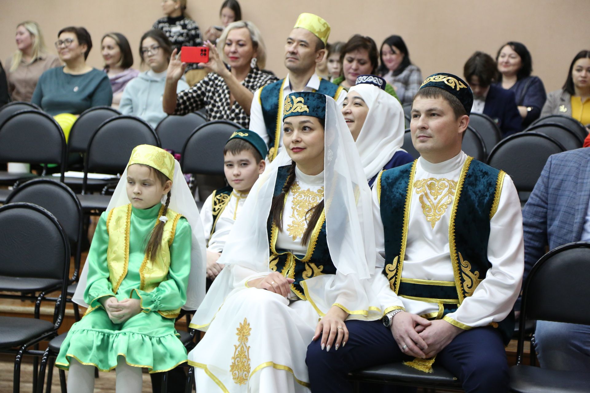 Чаллыда «Минем гаиләм татарча сөйләшә» бәйгесе узды - фотолар