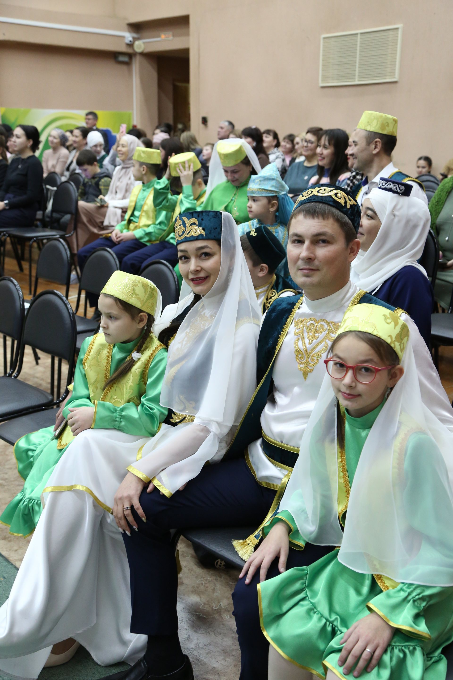 Чаллыда «Минем гаиләм татарча сөйләшә» бәйгесе узды - фотолар