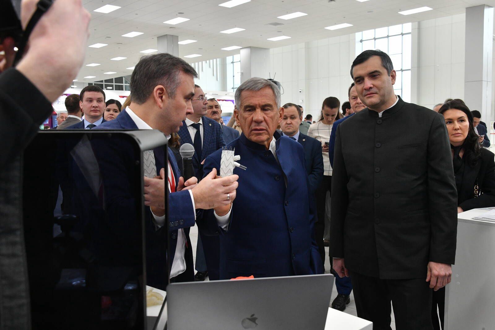 БСМПның баш табибы ТР Рәисенә заманча җиһаз күрсәтте
