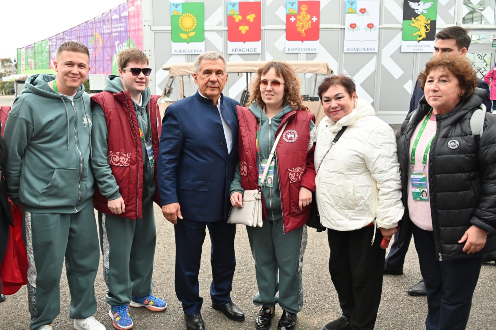 Тумыштан күрмәүче Чаллы кызы чит ил егет-кызлары белән очрашты