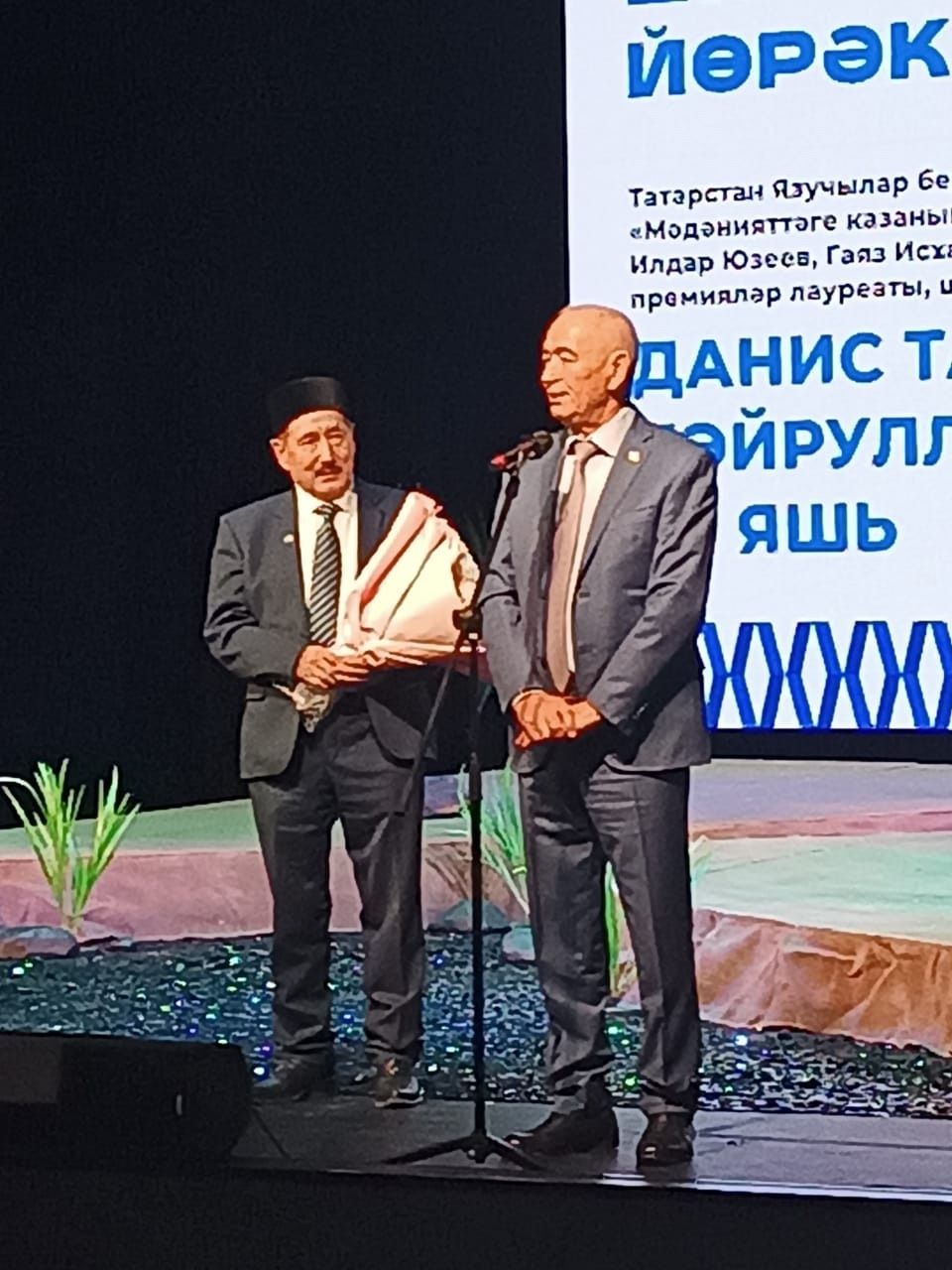 Данис Хәйруллин: «Шигърият – йөрәк тибешем»