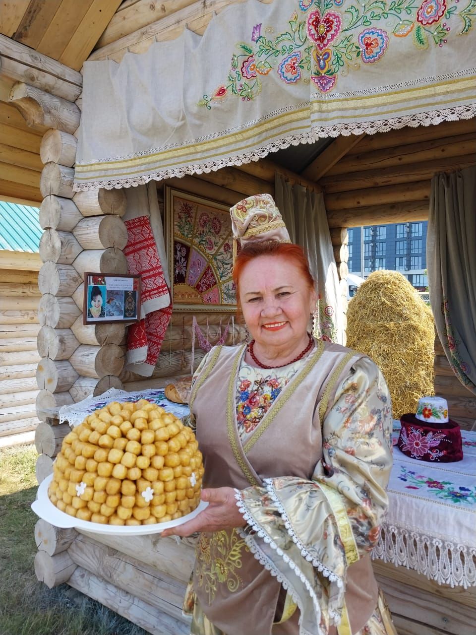 Рәссам Хәния Гәрәева чигү буенча мастер-класс үткәрәчәк