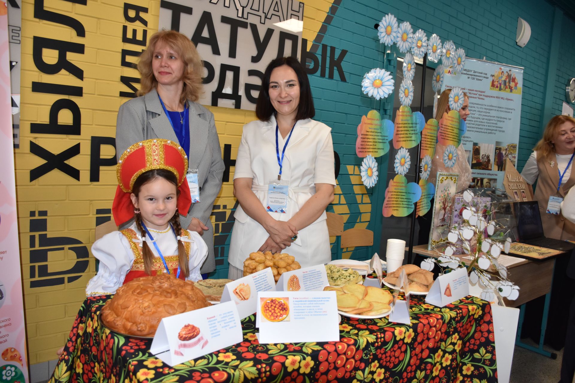 Мәктәпләр һәм бакчалар үзләренең эшен күргәзмәдә тәкъдим итте