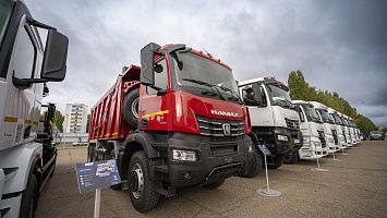 Рөстәм Миңнеханов машина төзүчеләрне котлады