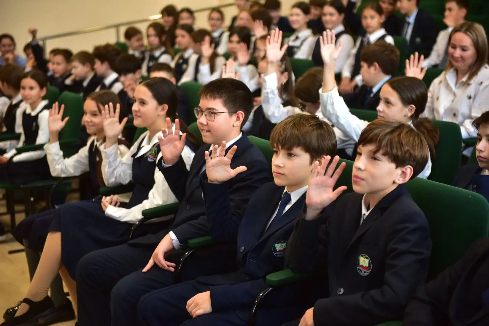 Чаллыда 2000нән артык укучы кибердәрестә катнашты