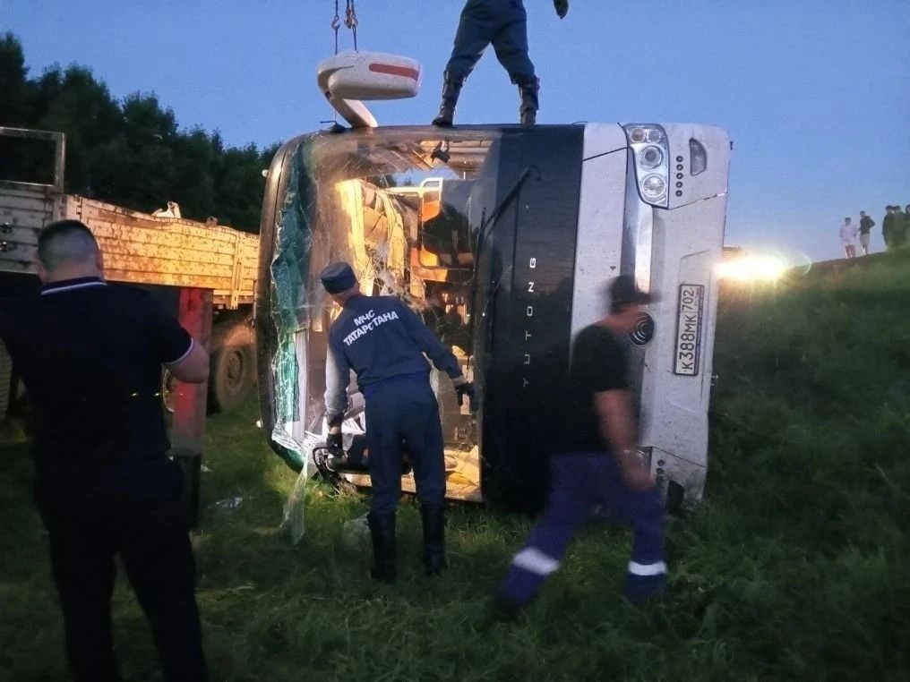 Татарстанда пассажир автобусы әйләнеп капланды