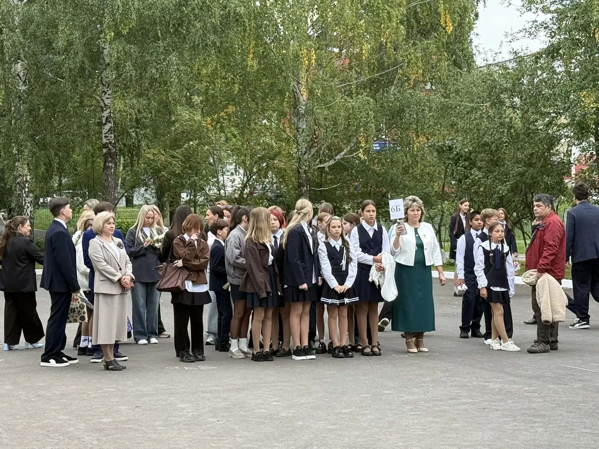 Чаллы мэры Наил Мәһдиев 45нче мәктәп укучыларын Белем бәйрәме белән котлады