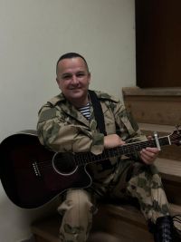 Айгиз Әхмәтов энекәшен СВО зонасына озатты