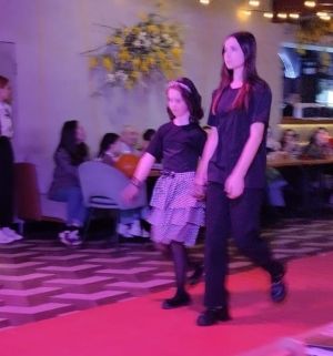 Физик мөмкинлекләре чикле кызлар подиумга чыкты