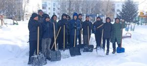 Чаллы укучылары Муса Җәлил скверын тәртипкә китерде