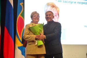 Татарстан Рәисе Чаллылыларга дәүләт бүләкләре тапшырды