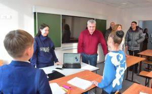 Чаллы мэры мәктәптә ремонт барышы белән танышты