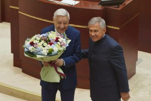 Рөстәм Миңнеханов Фәрит Мөхәммәтшинга: «Кайда гына эшләсәм дә, сезнең ярдәмне тойдым»