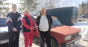 Тукай районы гаиләсе хәрбиләргә машина бирде