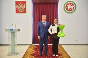 Чаллы мэры 22 кешегә дәүләт бүләкләре тапшырды