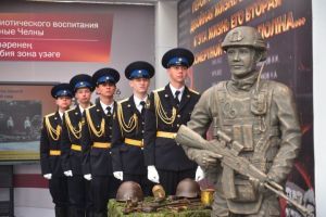 Беренче постта иң яхшы  сак торучылар Брест крепостена бара