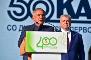 Чаллының юбилее: шәһәрдәшләрне Путин котлады, артистлар җырлар бүләк итте һәм салют