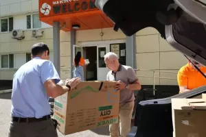 Камаз хезмәткәрләре  Кама балалар медицина үзәгендәге нәниләргә бүләкләр тапшырдылар