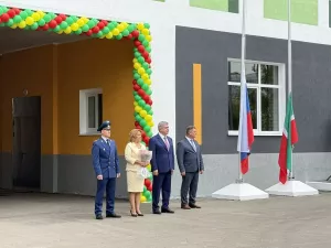 Чаллы мэры Наил Мәһдиев 45нче мәктәп укучыларын Белем бәйрәме белән котлады