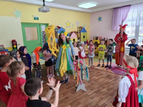 Чаллы балалар бакчасында тәрбияләнүчеләрне коймак белән сыйладылар