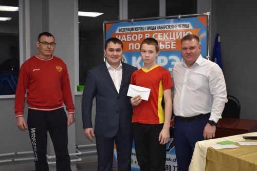 Көрәшчеләргә – акчалата бүләкләр - ФОТОЛАР