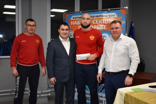 Көрәшчеләргә – акчалата бүләкләр - ФОТОЛАР