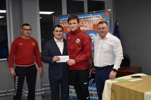 Көрәшчеләргә – акчалата бүләкләр - ФОТОЛАР