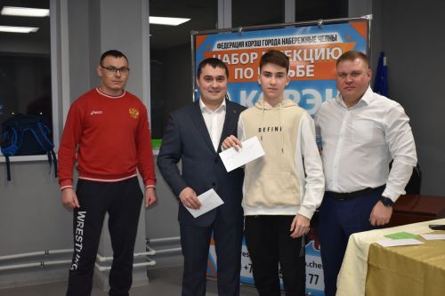 Көрәшчеләргә – акчалата бүләкләр - ФОТОЛАР