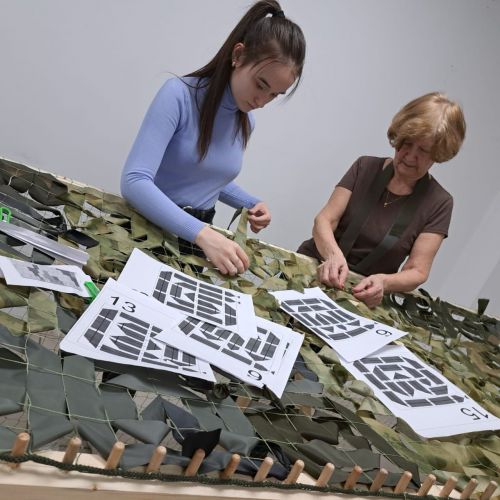 Чаллы тәрбиячеләре һәм укучылары солдатларга ярдәм итә
