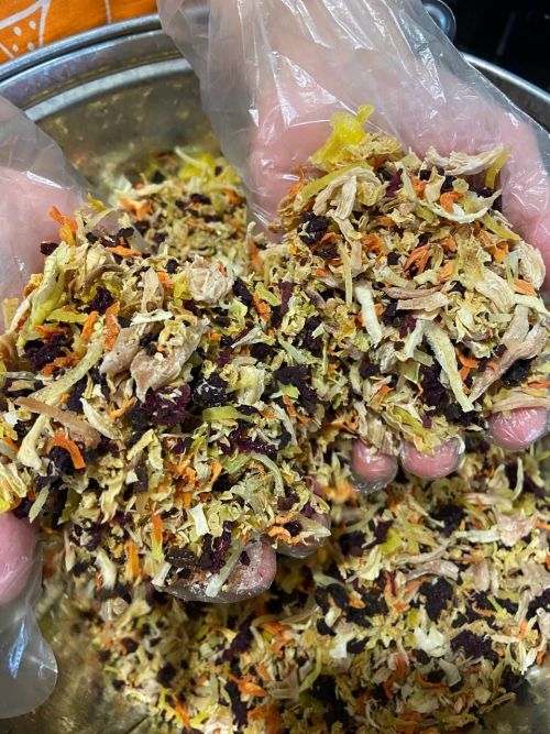Чаллы кызлары солдатларга тиз пешә торган ашлар әзерли