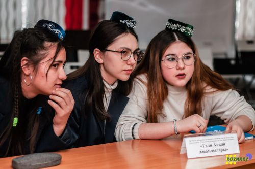 Гали Акыш лицее укучылары җиңде