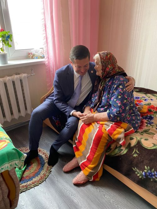 Район башлыклары ветераннарның өйләренә барды