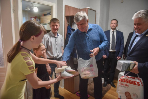 Чаллы мэры бала тапканда үлгән Алена Мөхәммәтова  гаиләсендә булды