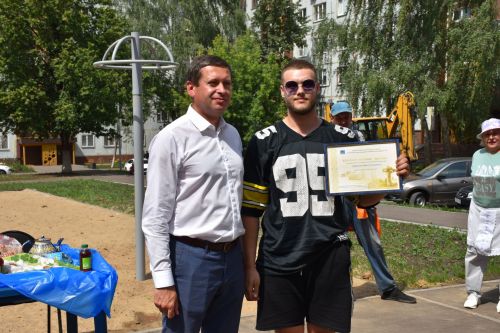 Төзекләндерүчеләрне пылау белән сыйладылар - ФОТОЛАР